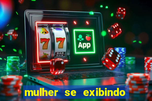 mulher se exibindo ao vivo
