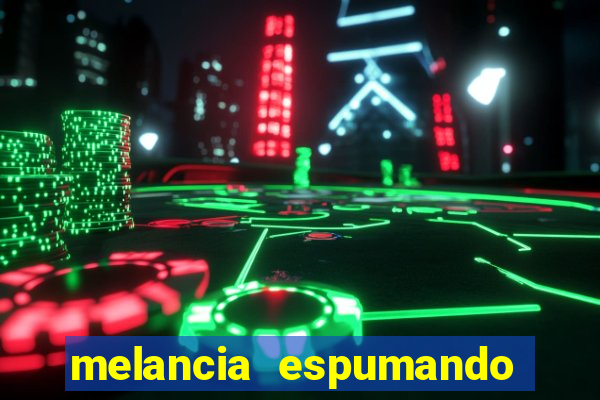 melancia espumando melancia saindo espuma