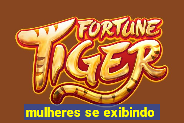 mulheres se exibindo