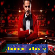 homens altos e sarados pelados