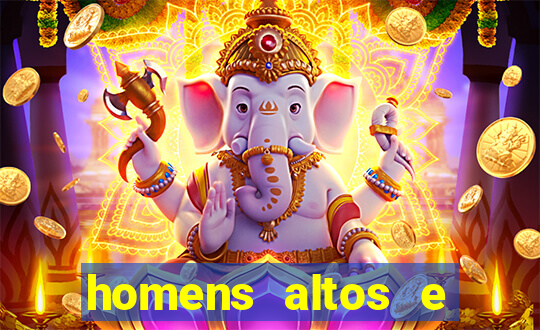 homens altos e sarados pelados