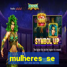 mulheres se exibindo ao vivo