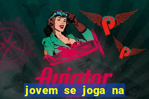 jovem se joga na linha do trem 2024